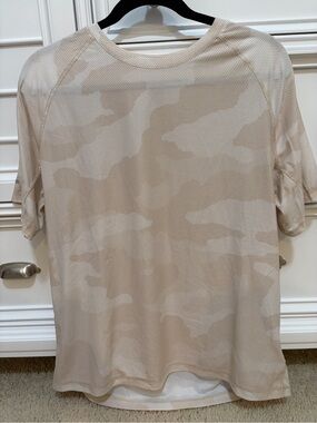Old Navy Beige Camo Short-Sleeve Performance Tee